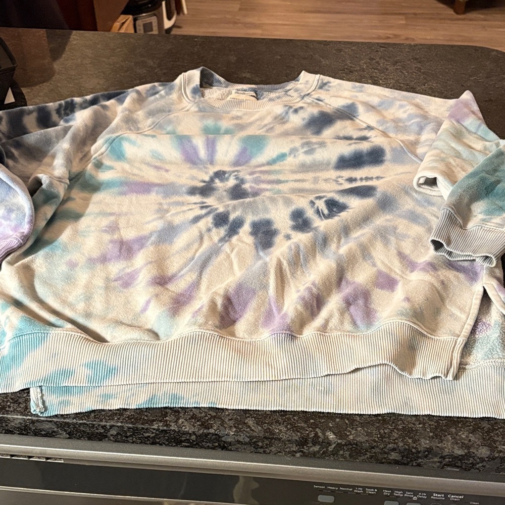 American Eagle Outfitters Soft purple and blue sweatshirt-no stains or much wear
